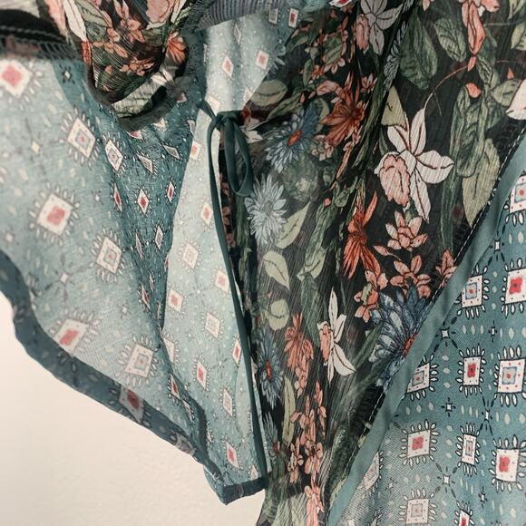 Tiny Anthropologie Shirt Womens Small Wrap Blouse Boho Fairycore‎ Mixed Print S - Picture 4 of 9